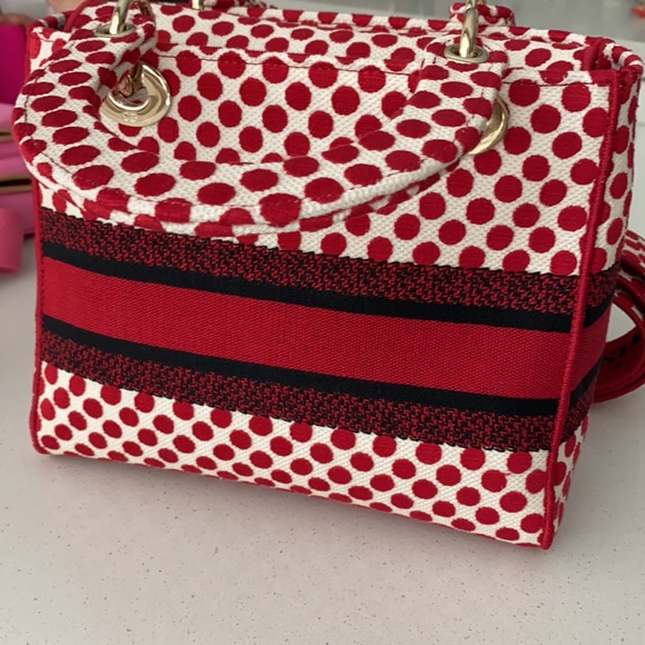 Lady Dior medium handbag - Picture 5 of 8